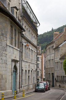 Vue d'ensemble de la façade sur rue de trois quarts gauche. © Région Bourgogne-Franche-Comté, Inventaire du Patrimoine