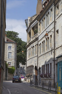 Vue d'ensemble du logis principal depuis la rue de trois quarts droit. © Région Bourgogne-Franche-Comté, Inventaire du Patrimoine