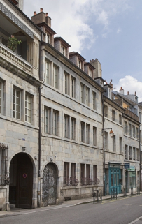 Vue d'ensemble du logis principal depuis la rue, de trois quarts gauche. © Région Bourgogne-Franche-Comté, Inventaire du Patrimoine