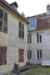 Façades sur la deuxième cour des deux logis secondaires. © Région Bourgogne-Franche-Comté, Inventaire du Patrimoine