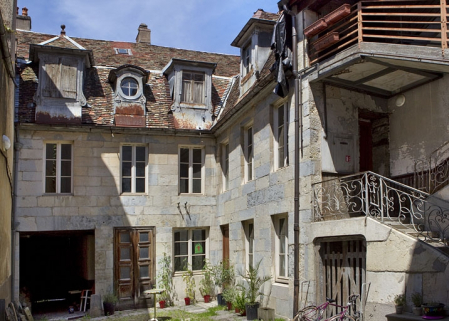 Vue d'ensemble du premier logis secondaire sur la première cour. © Région Bourgogne-Franche-Comté, Inventaire du Patrimoine