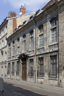Façade antérieure sur rue, de trois quart droit. © Région Bourgogne-Franche-Comté, Inventaire du Patrimoine