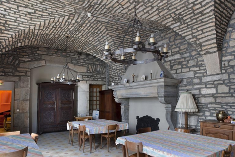 Intérieur, vue d'ensemble de la cuisine depuis le fond de la pièce. © Région Bourgogne-Franche-Comté, Inventaire du Patrimoine