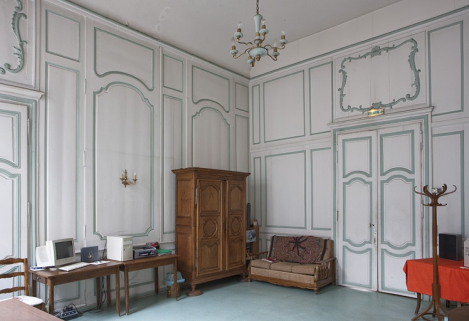 Intérieur, premier étage, pièce donnant sur la rue : vue de trois quarts droit depuis le fond. © Région Bourgogne-Franche-Comté, Inventaire du Patrimoine