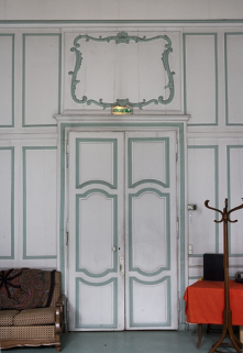 Intérieur, premier étage, pièce donnant sur la rue : détail de la porte d'entrée. © Région Bourgogne-Franche-Comté, Inventaire du Patrimoine