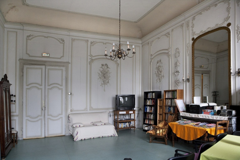 Intérieur, premier étage, pièce donnant sur la cour : vue d'ensemble depuis le fond. © Région Bourgogne-Franche-Comté, Inventaire du Patrimoine