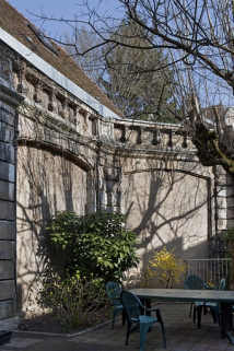 Cour : vue des anciennes remises. © Région Bourgogne-Franche-Comté, Inventaire du Patrimoine