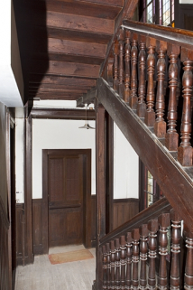 Cage d'escalier en pan de bois : détail de l'escalier. © Région Bourgogne-Franche-Comté, Inventaire du Patrimoine