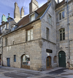 Logis principal : vue d'ensemble depuis la rue. © Région Bourgogne-Franche-Comté, Inventaire du Patrimoine