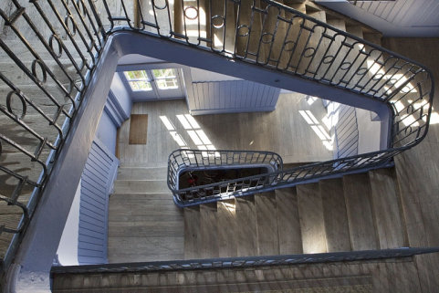 Aile gauche : vue d'ensemble de l'escalier secondaire. © Région Bourgogne-Franche-Comté, Inventaire du Patrimoine