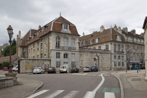 Vue d'ensemble depuis la rue, de trois quarts gauche. © Région Bourgogne-Franche-Comté, Inventaire du Patrimoine