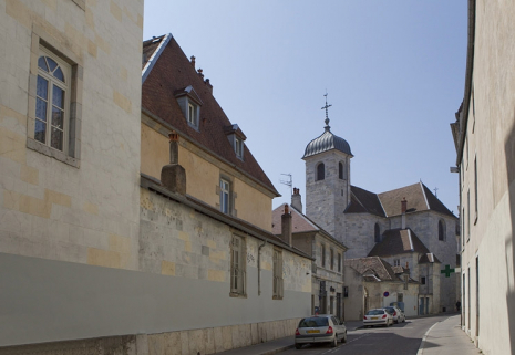 Vue d'ensemble des bâtiments depuis l'entrée de la rue de la Bibliothèque. © Région Bourgogne-Franche-Comté, Inventaire du Patrimoine