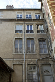 Vue d'ensemble de l'aile gauche sur cour. © Région Bourgogne-Franche-Comté, Inventaire du Patrimoine