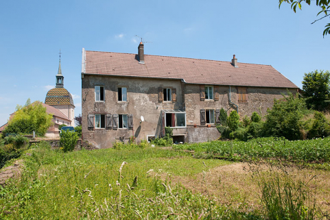 Vue générale de la façade postérieure. © Région Bourgogne-Franche-Comté, Inventaire du patrimoine