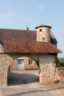 façade antérieure, détail : le porche. © Région Bourgogne-Franche-Comté, Inventaire du patrimoine