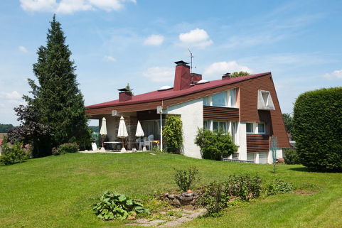 Façade postérieure vue de trois-quarts gauche © Région Bourgogne-Franche-Comté, Inventaire du patrimoine