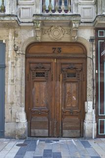 Logis principal, façade sur rue : détail des vantaux du portail d'entrée. © Région Bourgogne-Franche-Comté, Inventaire du Patrimoine