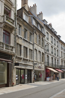 Logis principal, vue éloignée : de trois quarts gauche. © Région Bourgogne-Franche-Comté, Inventaire du Patrimoine