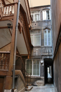 Vue d'ensemble de la façade postérieure du premier logis secondaire surr la deuxième cour. © Région Bourgogne-Franche-Comté, Inventaire du Patrimoine