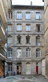 Première cour : façade antérieure du premier logis secondaire, de face. © Région Bourgogne-Franche-Comté, Inventaire du Patrimoine
