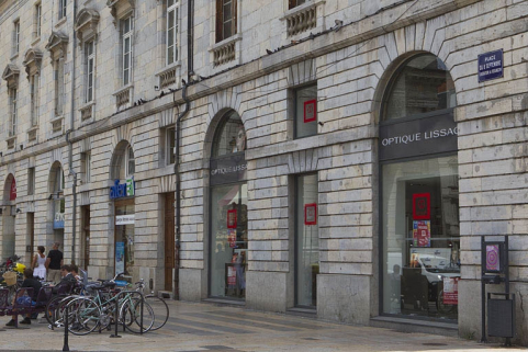 Détail du rez-de-chaussée de la façade antérieure, de trois quarts droit. © Région Bourgogne-Franche-Comté, Inventaire du Patrimoine