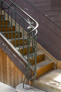 Détail du départ de rampe de l'escalier à cage ouverte. © Région Bourgogne-Franche-Comté, Inventaire du Patrimoine