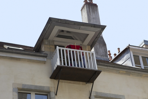 Logis secondaire au fond de la deuxième cour : détail de l'ancienne lucarne du grenier. © Région Bourgogne-Franche-Comté, Inventaire du Patrimoine
