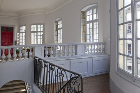 Détail du palier de l'escalier secondaire donnant sur l'escalier d'honneur. © Région Bourgogne-Franche-Comté, Inventaire du Patrimoine