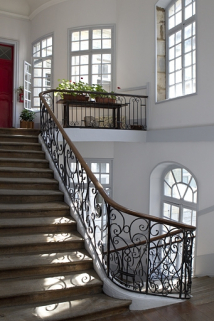 Escalier : détail de la rampe en fer forgé. © Région Bourgogne-Franche-Comté, Inventaire du Patrimoine