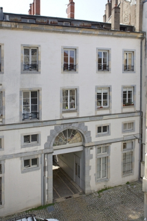 Façade postérieure, de trois quarts gauche. © Région Bourgogne-Franche-Comté, Inventaire du Patrimoine