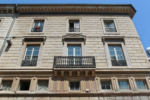 Vue de la façade antérieure à partir de l'entresol, de face. © Région Bourgogne-Franche-Comté, Inventaire du Patrimoine
