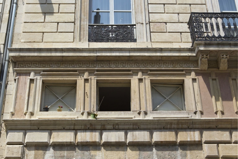 Façade antérieure : détail de l'entresol. © Région Bourgogne-Franche-Comté, Inventaire du Patrimoine