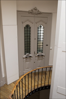 Intérieur : détail de la porte d'entrée de l'appartement du premier étage. © Région Bourgogne-Franche-Comté, Inventaire du Patrimoine