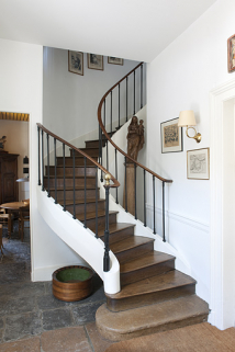Vue de l'escalier menant aux chambres. © Région Bourgogne-Franche-Comté, Inventaire du patrimoine