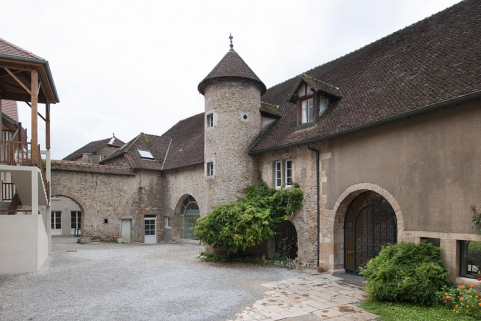 Vue d'ensemble des bâtiments de la cour principale. © Région Bourgogne-Franche-Comté, Inventaire du patrimoine