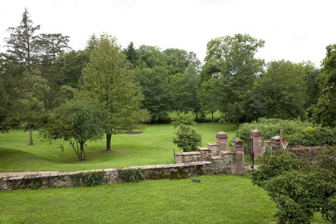 Vue générale du parc au-delà de la rue des Fossés. © Région Bourgogne-Franche-Comté, Inventaire du patrimoine
