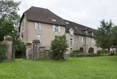 Vue rapprochée des façades, côté rue des Fossés. © Région Bourgogne-Franche-Comté, Inventaire du patrimoine