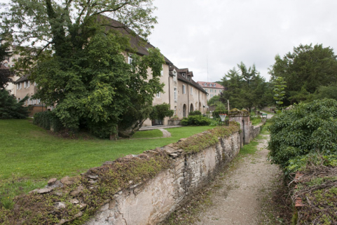Vue générale des bâtiments depuis la rue des Fossés. © Région Bourgogne-Franche-Comté, Inventaire du patrimoine