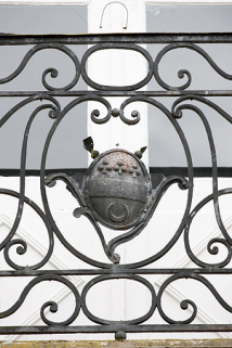 Détail du garde corps du balconnet du 1er étage, côté rue des Fossés. © Région Bourgogne-Franche-Comté, Inventaire du patrimoine