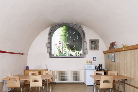 Hôtel de Choiseul : ancienne cave voûtée en berceau, vue en direction de la cour. © Région Bourgogne-Franche-Comté, Inventaire du patrimoine