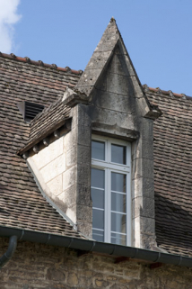 Bâtiment (C), côté jardin, détail d'une lucarne. © Région Bourgogne-Franche-Comté, Inventaire du patrimoine
