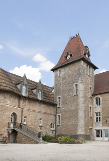 Bâtiment (C), tour d'escalier et chapelle (D). © Région Bourgogne-Franche-Comté, Inventaire du patrimoine