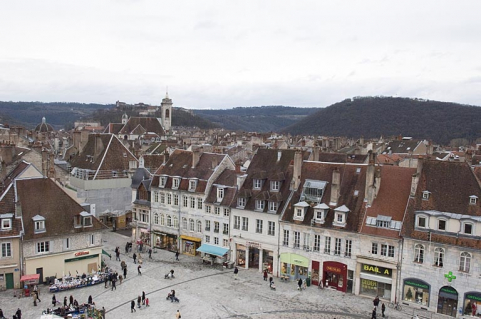 Vue de la ville avec une partie de la place de la Révolution depuis la grande roue installée in-situ, fin 2010. © Région Bourgogne-Franche-Comté, Inventaire du Patrimoine