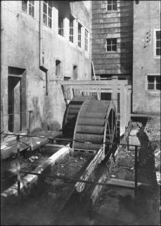 [Roues hydrauliques verticales côté cour], 2e moitié 20e siècle. © Région Bourgogne-Franche-Comté, Inventaire du patrimoine