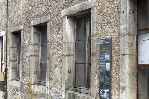 Chiffres peints sur les piédroits de fenêtres. © Région Bourgogne-Franche-Comté, Inventaire du patrimoine