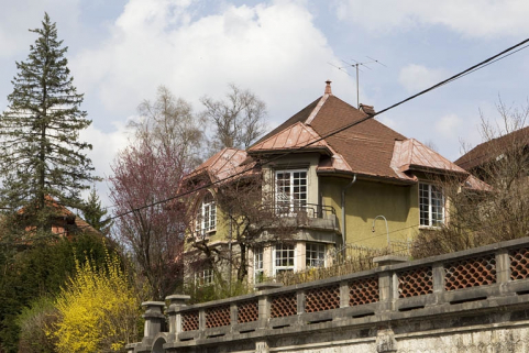 Logement patronal : vue d'ensemble, depuis le sud. © Région Bourgogne-Franche-Comté, Inventaire du patrimoine Logement patronal : vue d'ensemble, depuis le sud. © Région Bourgogne-Franche-Comté, Inventaire du patrimoine