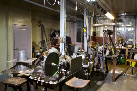 Intérieur de l'atelier de fabrication des branches cordées, depuis le côté rue. © Région Bourgogne-Franche-Comté, Inventaire du patrimoine