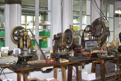 2e, 3e et 4e presses. De gauche à droite : presse Breguet Frères, presse sans nom et presse Richert-Laval type Perla. © Région Bourgogne-Franche-Comté, Inventaire du patrimoine
