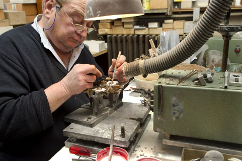 Soudage sur la machine à souder Himmel. © Région Bourgogne-Franche-Comté, Inventaire du patrimoine