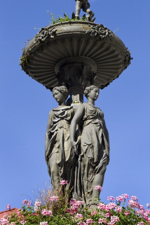 Les trois Grâces et la vasque. © Région Bourgogne-Franche-Comté, Inventaire du patrimoine